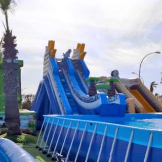 Campus estivo acquatico con gonfiabili